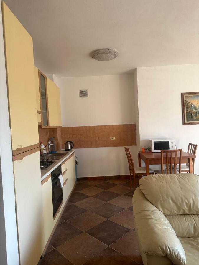 Heart Of Tirana Hotel Bagian luar foto